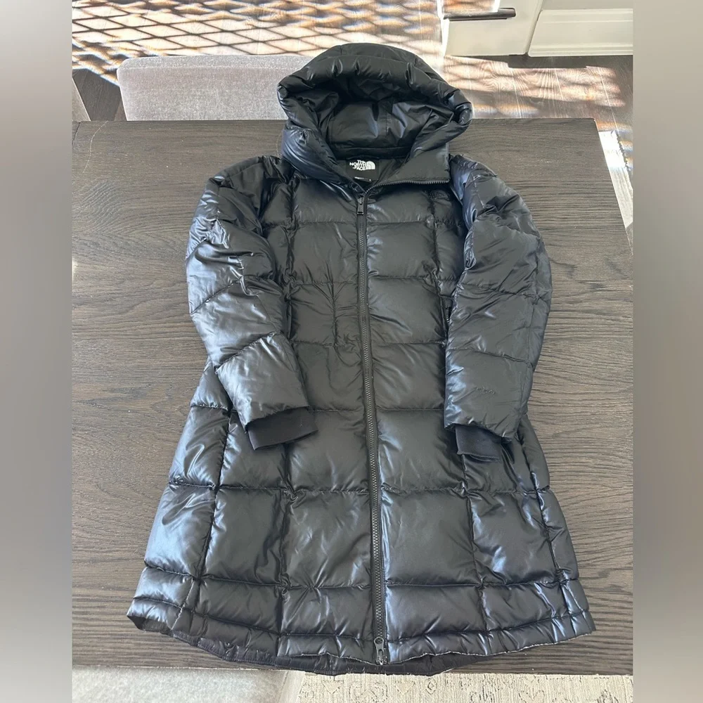 The North Face Women's Black Puffer Jacket - Picture 1 of 9